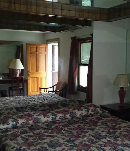 Motel Olde Court 2*