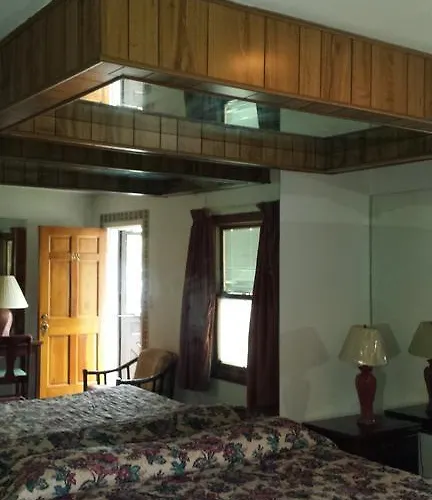 Motel Olde Court 2*